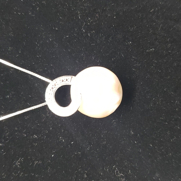 Mobe Pearl Opaque & Diamond Necklace/Earring Set 16-18MM - Picture 4 of 8